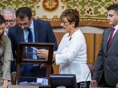 La constitución de la Mesa del Parlamento andaluz, en imágenes