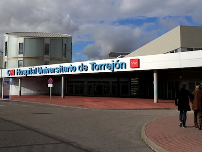 Fachada del Hospital Universitario de Torrejón, en Madrid, en marzo de 2020.