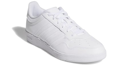 Estas zapatillas blancas Adidas unisex son una de las más vendidas en Amazon.