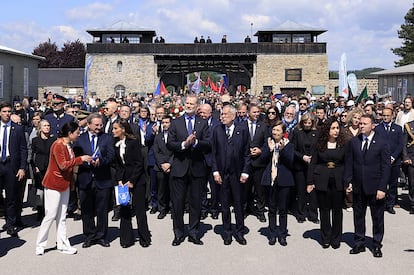 Los Reyes de España, junto al presidente de Austria,  Alexander van der Bellen, y su esposa, Doris Schmidauer, y la presidenta de Kosovo, Vjosa Osman, y su cónyuge, Prindon Sadriu.