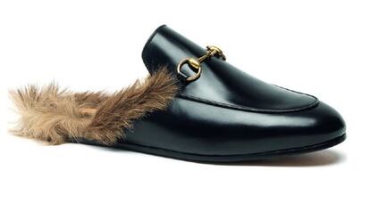 Mocasines peludos de Gucci.