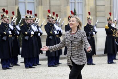 La secretaria de Estado de Estados Unidos, Hillary Clinton, a su llegada ayer al Elíseo.