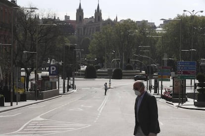 La madrileña Carrera de San Jerónimo prácticamente desierta, este miércoles.