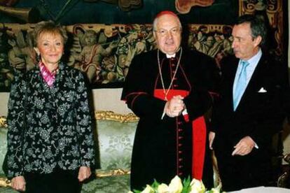 María Teresa Fernández de la Vega, Angelo Sodano y el embajador español, Jorge Dezcallar, en el Vaticano.
