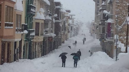 La avenida principal de Vilafranca tras las nevadas. (Ayuntamiento Vilafranca)