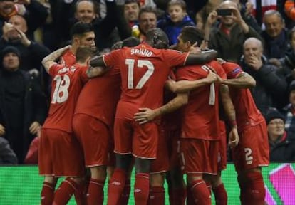 El Liverpool celebra el gol de Sturridge.