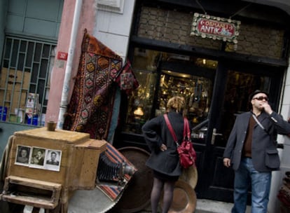 Una tienda en el barrio de Çukurcuma de Estambul, donde transcurre la novela de Pamuk y donde estará ubicado el Museo de la Inocencia.