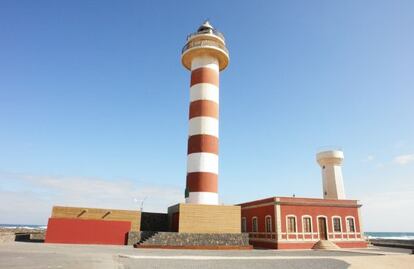 El Faro de El Cotillo está en la punta del Tostón y marca el extremo noroeste de Fuerteventura.