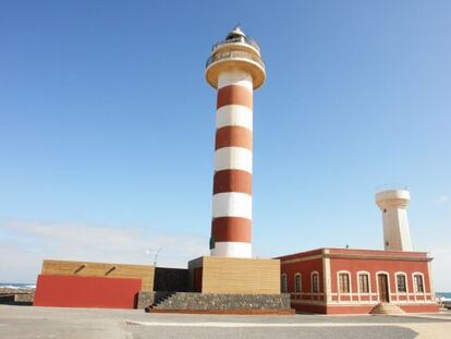 El Faro de El Cotillo está en la punta del Tostón y marca el extremo noroeste de Fuerteventura.