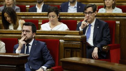 El president Pere Aragonès y detrás, Salvador Illa y Alícia Romero en un momento del pleno.