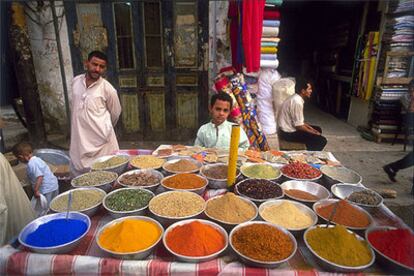 Un puesto de especias en el mercado de Asuán, uno de los más coloridos de Egipto.