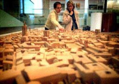 Una de las maquetas de la exposición sobre arquitectura parlamentaria inaugurada ayer.