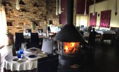 Comedor del restaurante Los Arándanos, en Asturias.