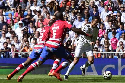 Cristiano Ronaldo sortea el marcaje de Foulquier y Babin