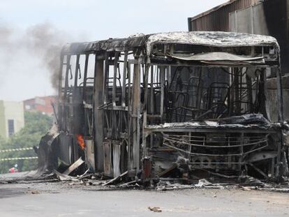 &Ocirc;nibus incendiado em Campinas.