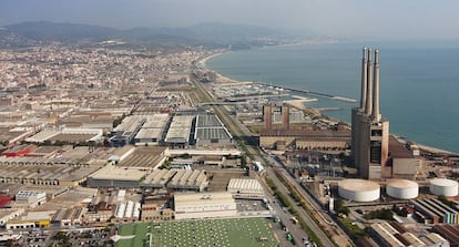 Antigua central térmica de Endesa en Sant Adrià de Besòs, en el litoral de Barcelona.