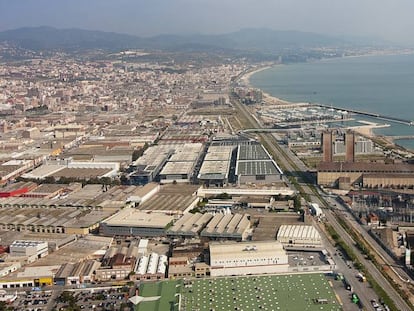 Antigua central térmica de Endesa en Sant Adrià de Besòs, en el litoral de Barcelona.