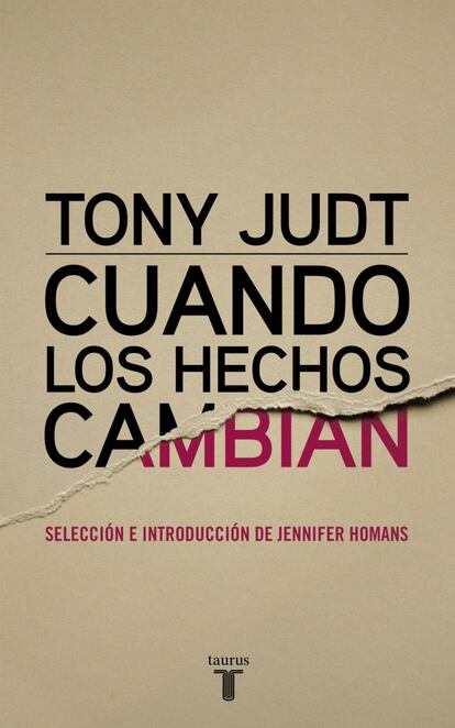 "Cuando los hechos cambian se inicia con la crítica que Tony Judt publicó en el New York Review of Books en mayo de 1995 de la Historia del siglo XX, de Eric Hobsbawm. Es una buena introducción porque pone sobre la mesa cuestiones que importan para entender al autor de Postguerra. Una de ellas es su interés por lo que pasó durante el siglo XX en la Europa del Este. A los habitantes de esa zona les tocó sufrir dos calamidades, la que desencadenaron los nazis y la que montaron los comunistas. La astucia de Stalin consistió en recuperar en los años treinta el buen nombre de su causa cuando apoyó a la República española frente al golpe de los militares rebeldes y sus amigos falangistas. Para Hobsbawm, cuenta Judt, aquélla fue “la única causa política que, incluso en retrospectiva, se nos aparece tan pura y atrayente como lo fue en 1936”. Y, sin embargo, es justo esa fascinación la que le impide a Hobsbawm no sólo analizar “el uso que hizo Stalin del conflicto español”, sino ni siquiera abordar cómo aquella unidad antifascista “contribuyó a forjar una nueva imagen del comunismo internacional después de los desastres militares, económicos y estratégicos de sus dos primeras décadas”. Y afirma: “Si queremos comprender el siglo XX, esa radical remodelación del comunismo (que se repitió en una clave menor después de 1943) necesita ser valorada”. PINCHA BAJO ESTAS LÍNEAS para leer la reseña completa de JOSÉ ANDRÉS ROJO