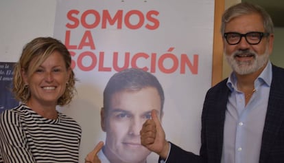 Montse Mínguez i Fèlix Larrosa, a la seu del PSC de Lleida.