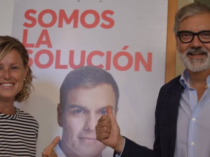 Montse Mínguez i Fèlix Larrosa, a la seu del PSC de Lleida.