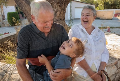 En las condiciones adecuadas, pasar tiempo con los abuelos puede enriquecer enormemente a los niños.