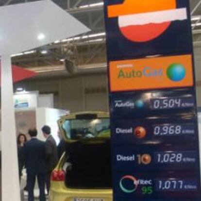 Presentación de Repsol de su surtidor que ofrece también autogas.