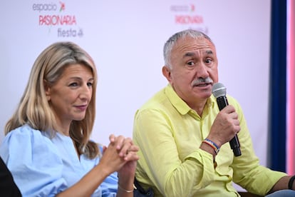 Pepe Álvarez junto a Yolanda Díaz, en una imagen de septiembre de 2024 en Rivas Vaciamadrid (Madrid). 