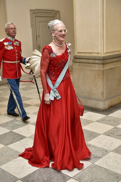 Hace días que los daneses celebran el aniversario de su reina, una mujer que goza de una gran popularidad pese a su férreo carácter. Margarita II, que con sus 43 años en el trono es la segunda monarca danesa más longeva, tendrá mañana una agenda apretada llena de actos para celebrar su aniversario.