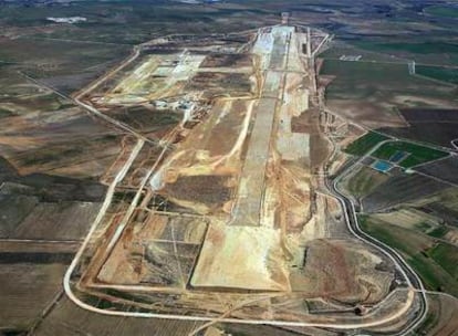 Las instalaciones del que será el aeropuerto de Lleida-Alguaire ya toman forma a un año de que acabe la obra.