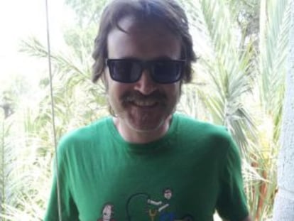 Fotografía de Grezzi con la camiseta colgada en su Twitter.