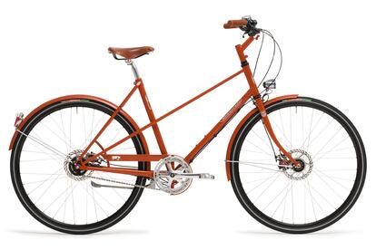 ¿Con quién prefieres salir a pedalear? ¿Con Paula, Klara o Anna? Los creadores de Retrovelo definen sus bicicletas con nombres de mujeres. En la foto, un diseño retro del modelo clásico Anna, en color naranja.