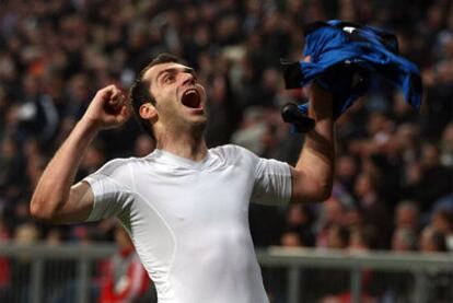 Pandev celebra su gol, el tercero de su equipo.