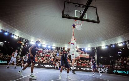 Imagen de la final del Mundial 3x3 de baloncesto: Serbia-EEUU.
