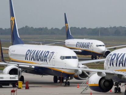  Aviones de Ryanair en el aeropuerto de Weeze, Alemania.
