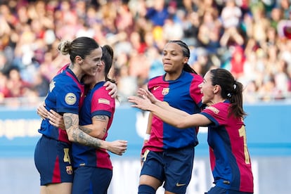 Mapi Len celebra su gol frente al Madrid CF, junto a Pina, Lpez y Aitana.