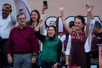 Marcelo Ebrard y Claudia Sheinbaum en el cierre de campaña de la segunda, el 18 de enero en Ciudad de México.
