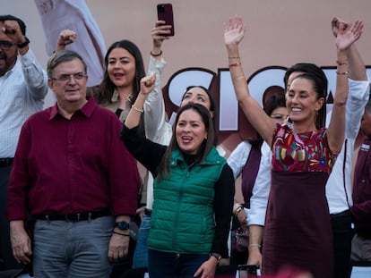 Marcelo Ebrard y Claudia Sheinbaum en el cierre de campaña de la segunda, el 18 de enero en Ciudad de México.