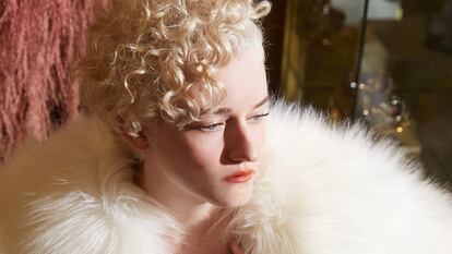 La actriz Julia Garner, imagen de las nuevas fragancias de Gucci Beauty.