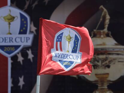 Una bandera con el logo de la Ryder Cup, en el torneo celebrado en septiembre de 2016 en el Club Nacional de Hazeltine (Chaska, Minnesota).