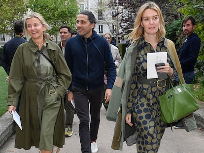 Anita Borzyszkowska, Carlos Torretta y Marta Ortega a su salida del desfile de Valentino.