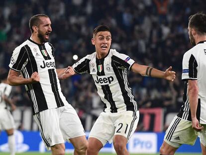 Jugadores de la Juventus celebran uno de los goles.