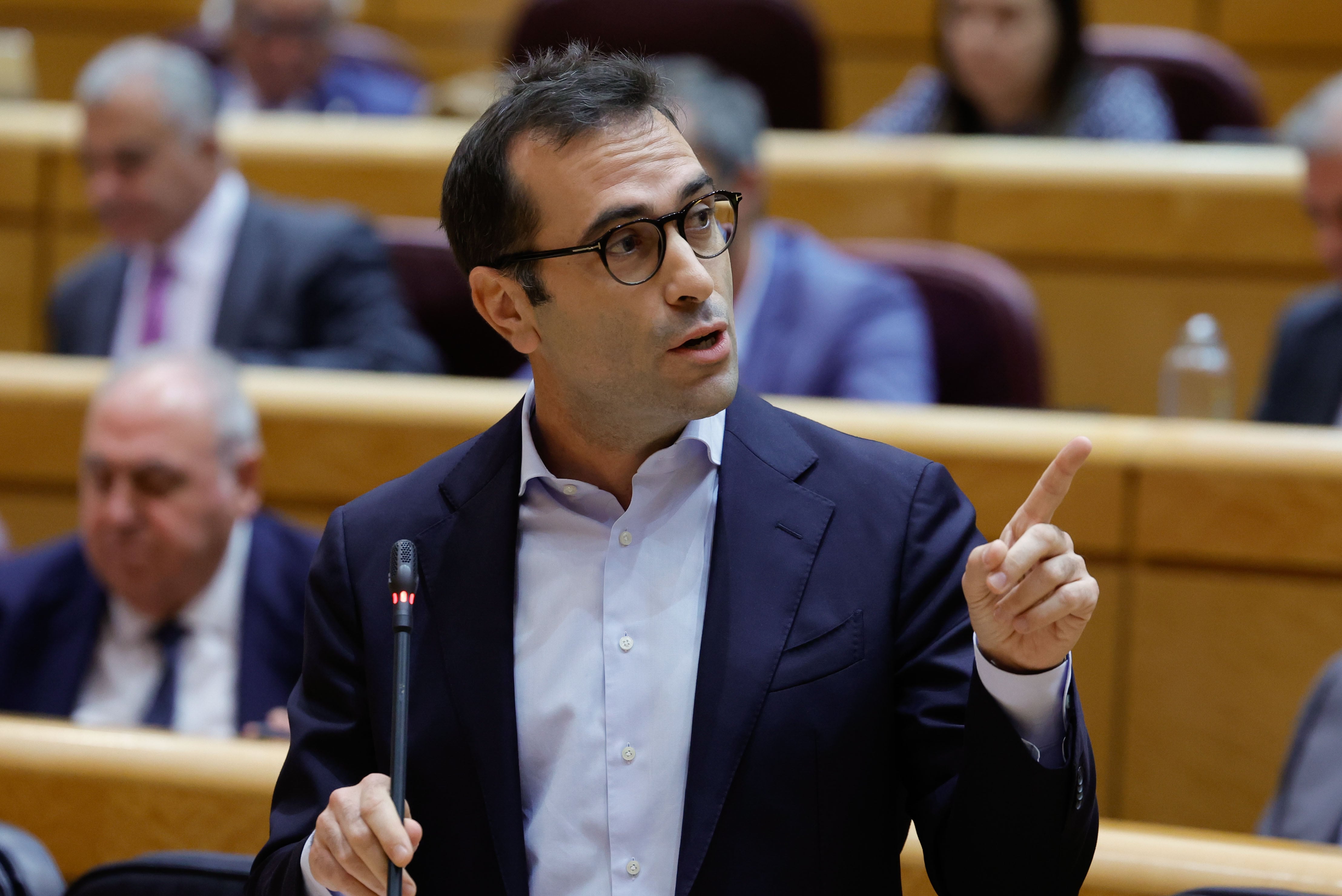 El ministro de Economía, Comercio y Empresa, Carlos Cuerpo Caballero, interviene durante el pleno del Senado a finales de septiembre.