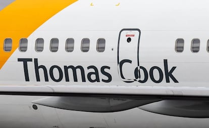 Un avión de la turoperadora Thomas Cook aterriza en el aeropuerto de Düsseldorf.