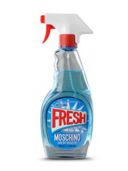 Perfume Fresh, de Moschino, en un envase similar al de los limpiacristales.