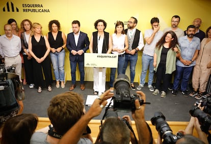 Marta Rovira, junto a la cúpula de ERC, este viernes tras la celebración de la consulta a la militancia.