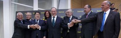 Foto de familia de los consejeros de Bankia. / CARLES FRANCESC