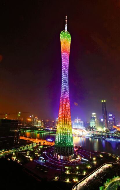 La Torre de Cantón, de 600 metros de altura, acoge una antena de emisiones y complejos comerciales y lúdicos.