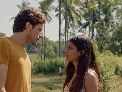 Roman Kolinka y Aarshi Benerjee, en 'Maya'.