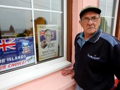 Bill Poole, ciudadano malvinense, en Stanley.