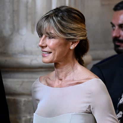 MADRID, SPAIN - JUNE 19: Begoña Gómez attends the solemn release of the royal guard during the celebration events of the 10th anniversary of the proclamation of his majesty King Felipe VI of Spain at The Royal Palace on June 19, 2024 in Madrid, Spain. (Photo by Carlos Alvarez/Getty Images)